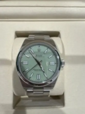 オイスターパーペチュアル41 134300 ピスタチオ/バー文字盤（高級時計）の商品画像 - 査定完了日：2026/03/12 - 最高査定価格：1,850,000円