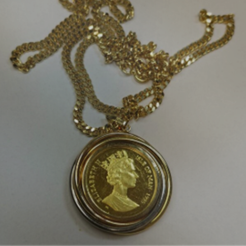 金のネックレス　1995年　　エリザベス