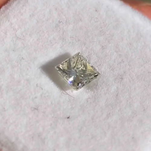 ダイヤモンド プリンセスカット 1.01ct