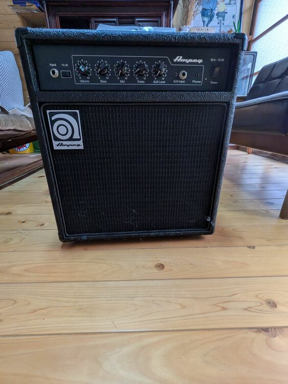 アンペグのBA-108ベースアンプ