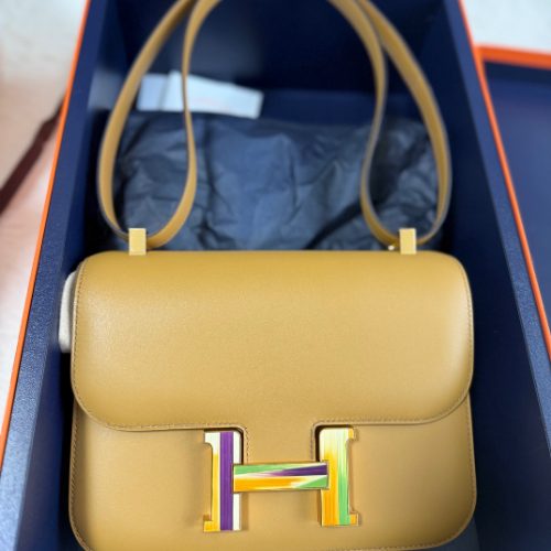 コンスタンス タデラクト プシュール