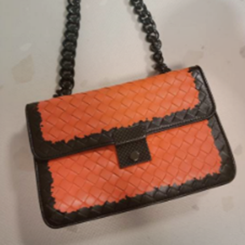 イントレチャートショルダーバック