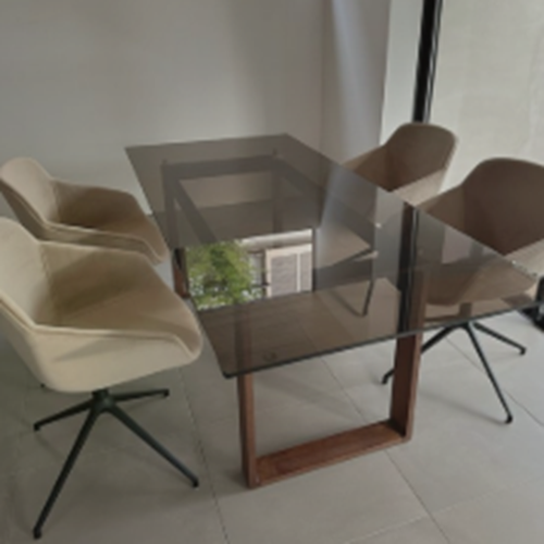 カッシーナイクスシー　RIMテーブル