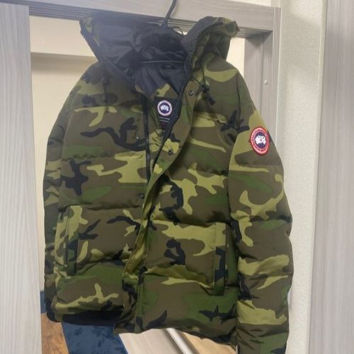 カナダグース ダウンジャケット