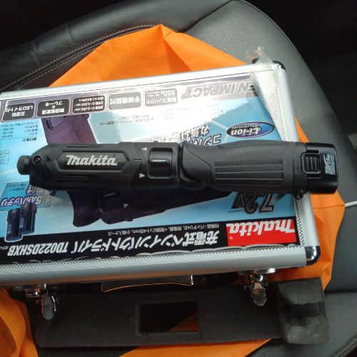 マキタ 7.2V 充電式ペンインパクトドライバ TD021DS