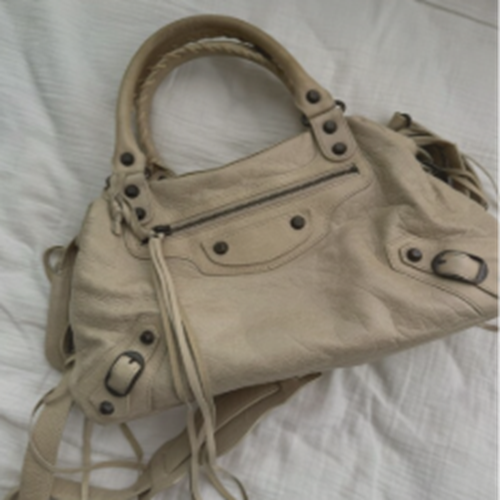 バレンシアガ シティ