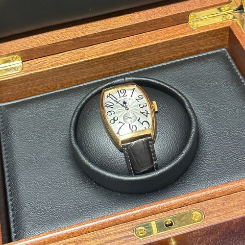 フランクミュラー トノーカーベックス イエローゴールド