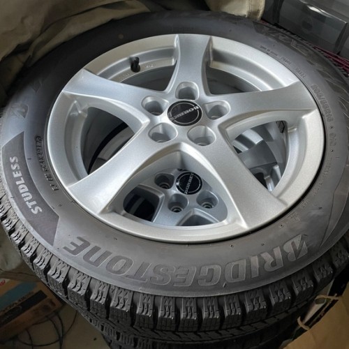 ブリジストン、スタッドレスタイヤ、4本