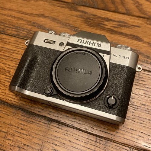 UJIFILM X-T30