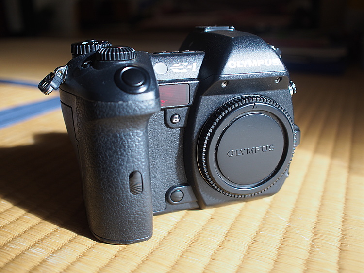 オリンパス　デジタルカメラ　E-1