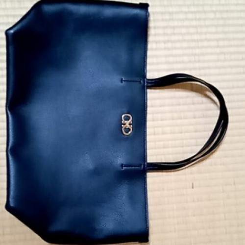 フェラガモショルダーバック