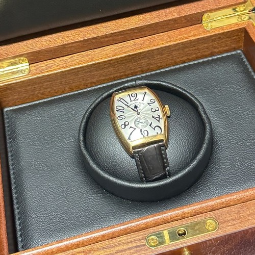 フランクミュラー トノーカーベックス イエローゴールド