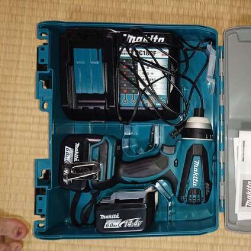 マキタ 充電式 インパクトドライバー TP131DRGX