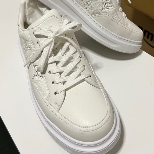 ルイヴィトン 白スニーカー