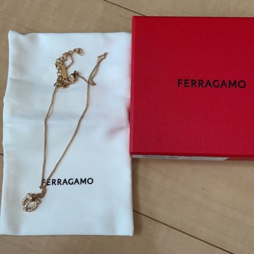 フェラガモネックレス