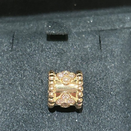 ヴァンクリーフ&アーペル ペルレ クローバーペンダント