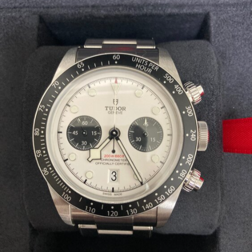 ブラックベイクロノ　白文字盤