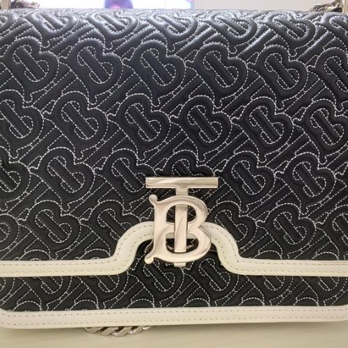 バーバリー チェーンショルダーバック