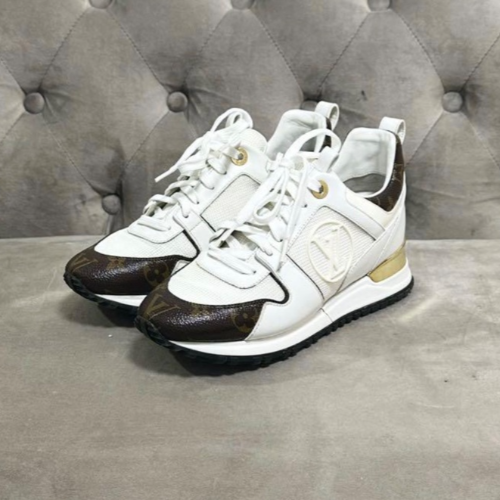 ランナウェイスニーカー