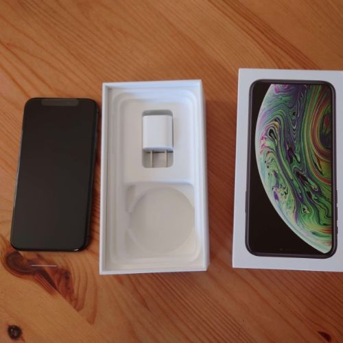 iPhone XS 64GB docomo版 SIMロック解除