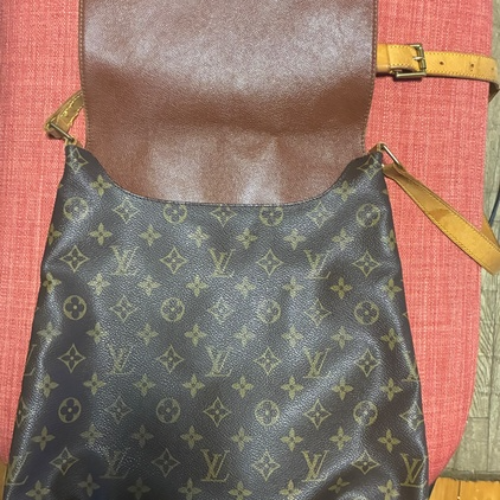 モノグラムショルダー