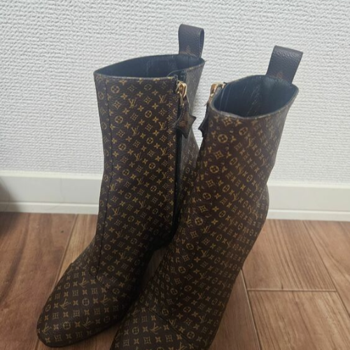 モノグラムブーツ