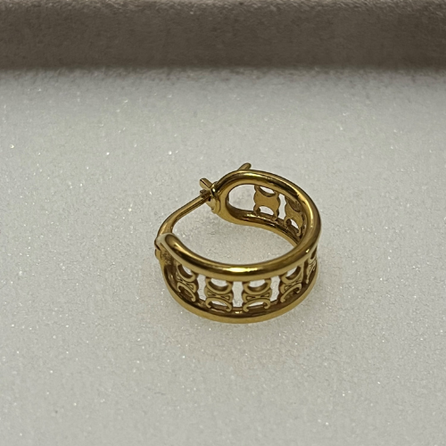 セリーヌ ピアス