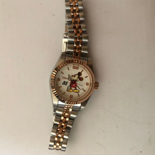 ミッキー85周年記念の腕時計