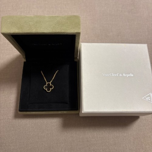 ヴァンクリーフアーペル ヴィンテージ アルハンブラ ペンダント オニキス