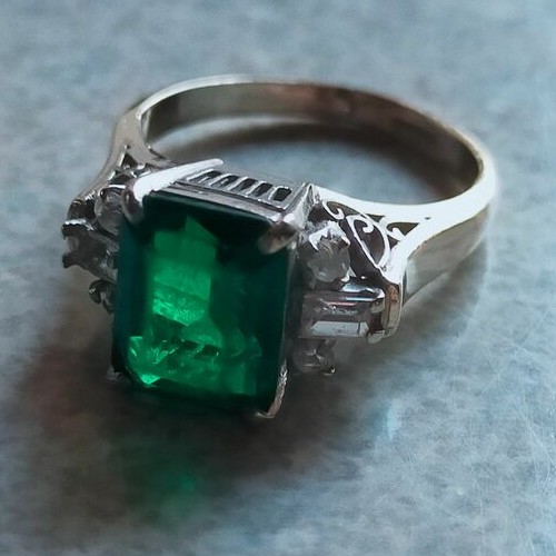 エメラルド指環