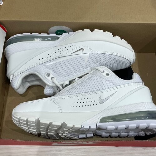 NIKE ウィメンズエアマックスパルススニーカー