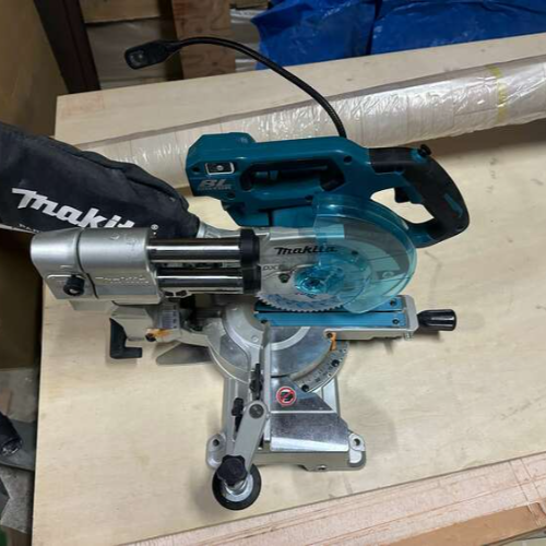 マキタ 充電式スライドマルノコ　LS610D