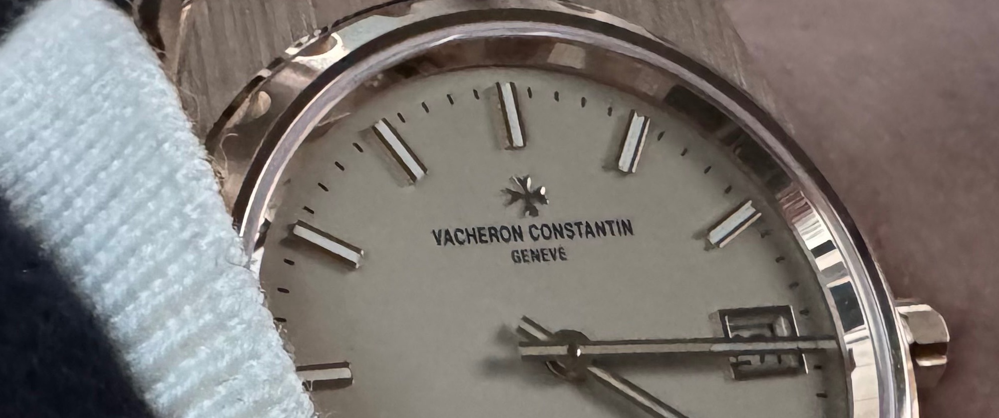 マルタ十字入りの文字盤