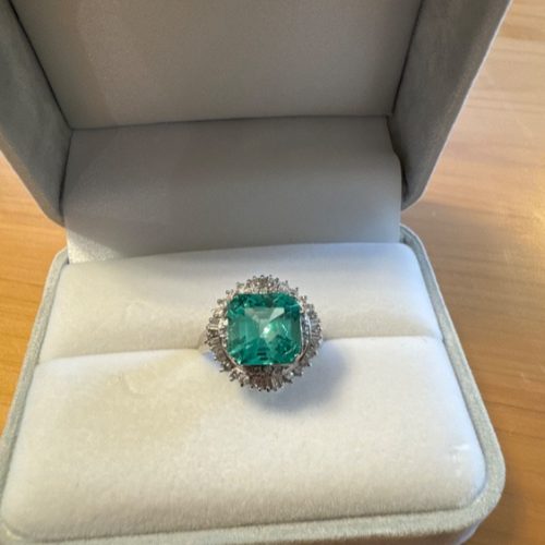 プラチナエメラルドリング