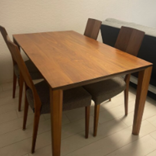 カリモク　ダイニングテーブル