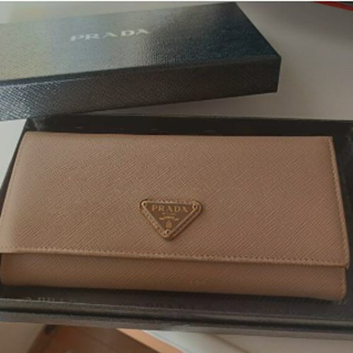 PRADAサフィアーノトライアングル