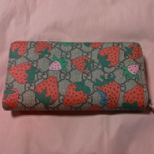 グッチ GUCCI GGスプリーム ストロベリープリント 長財布