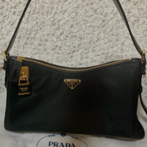 PRADA エメ パドロック付 ラージ Re-Nylon xレザー