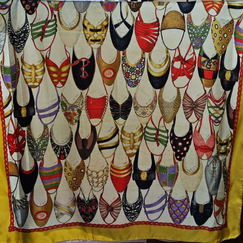 サルバトーレ•フェラガモ　大判スカーフ