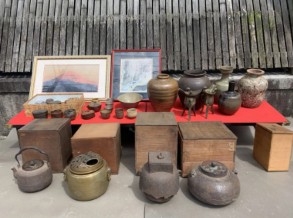 茶釜、鉄瓶、手炉、壷類など