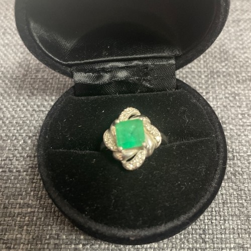 エメラルド　リング