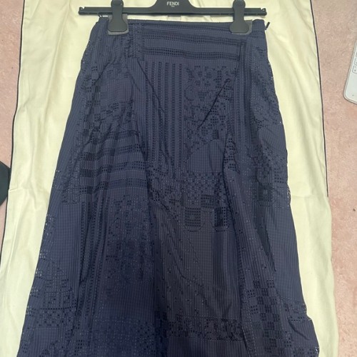 フェンディスカート