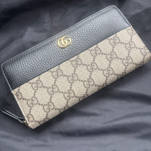 GUCCI GGマーモント ジップアラウンド ウォレット ブラック