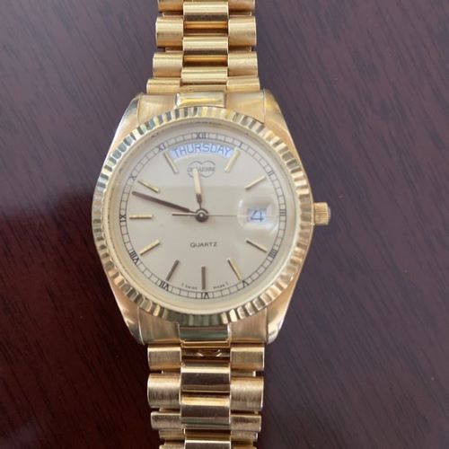 ウノアエレデザインの18金時計