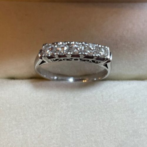 ダイヤモンド一文字リング