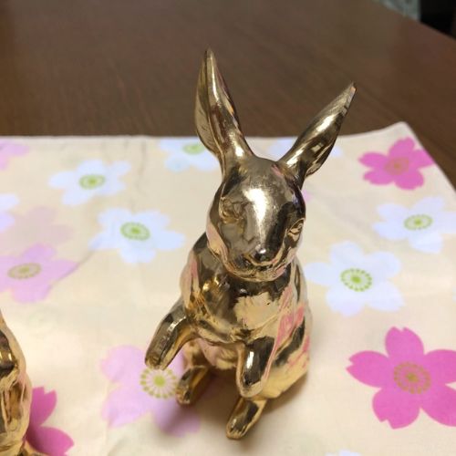 金メッキのうさぎの置物