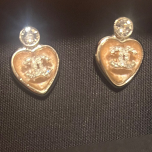 シャネル　レジンピアス