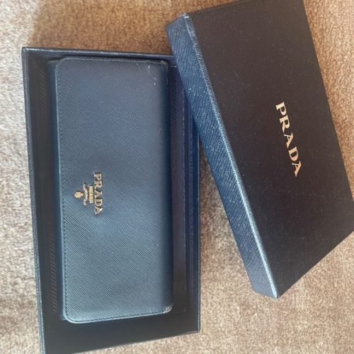 プラダ 財布