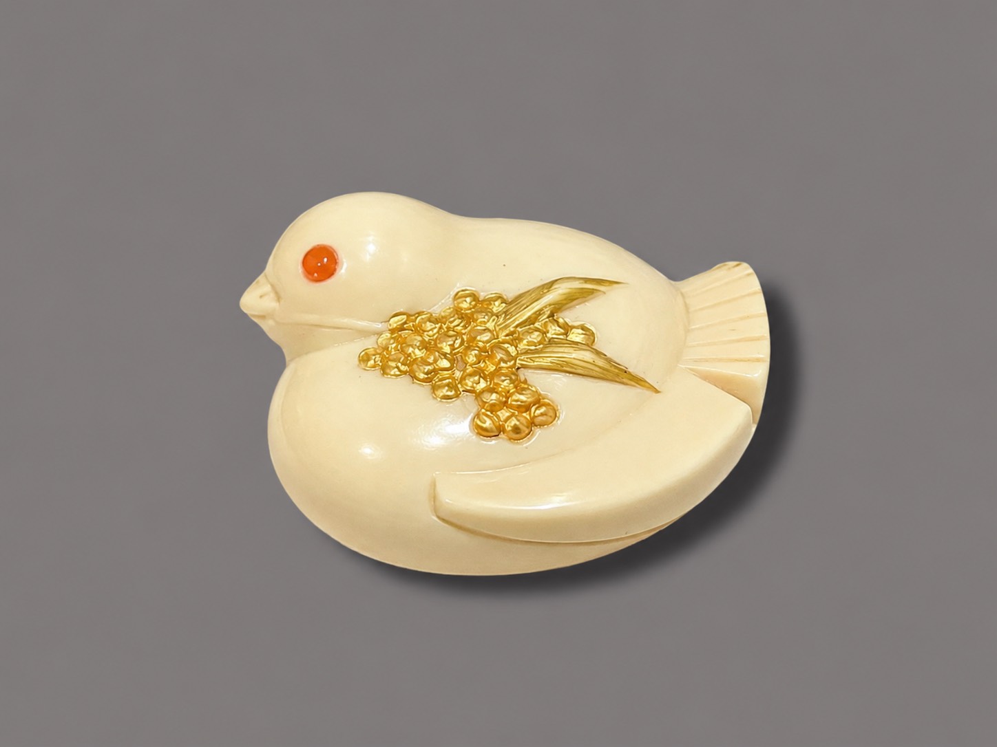 象牙帯留 小鳥図 金彩細工