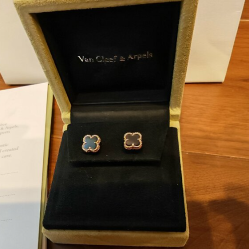 ヴァンクリーフアーペル オニキスピアス VCARA44900